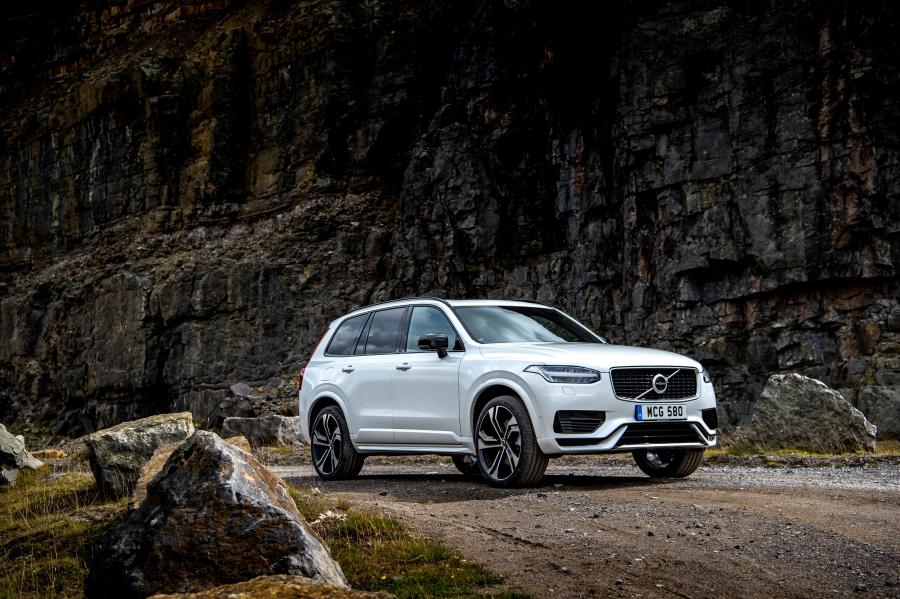  Volvo XC90 T8 Twin Engine R-Design 2019 года  (UK) (фото 36 из 40)